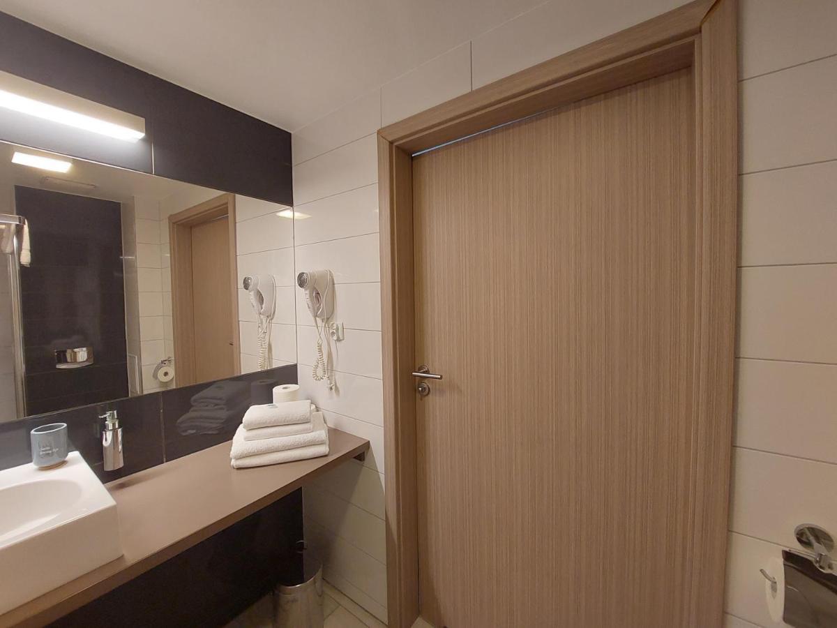 Apartament Sienna Czarna Gora Ischgl 18 エクステリア 写真